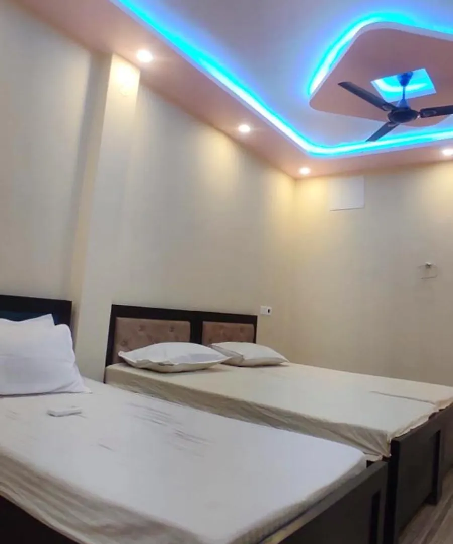 Hotel Shree Balaji Homestay Near Ram Nagar Road - Dashashwamedh Ghat- Kashi Vishwanath Temple - Fully Air Conditioned Homestay Βαρανάσι 3*,