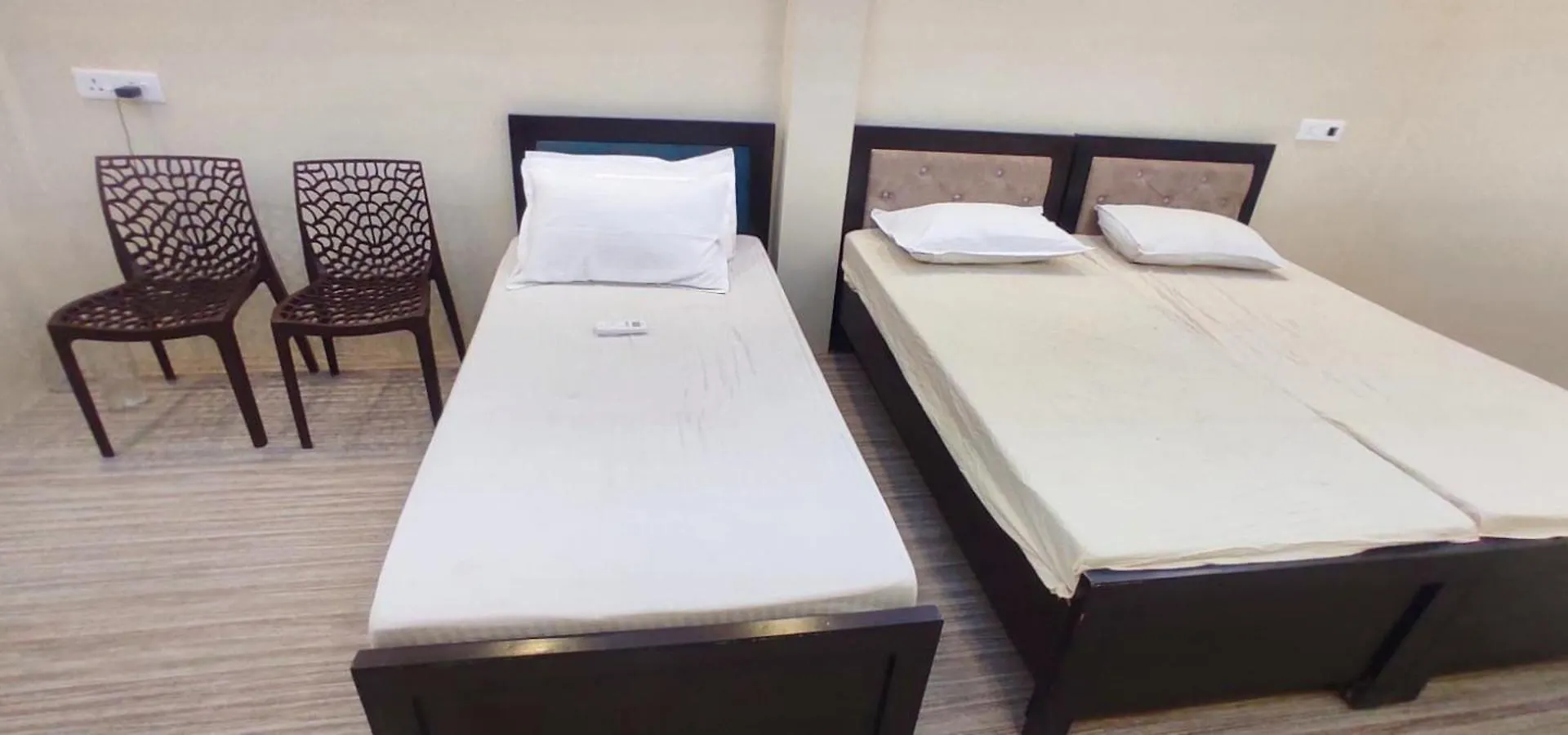 Hotel Shree Balaji Homestay Near Ram Nagar Road - Dashashwamedh Ghat- Kashi Vishwanath Temple - Fully Air Conditioned Homestay Βαρανάσι
