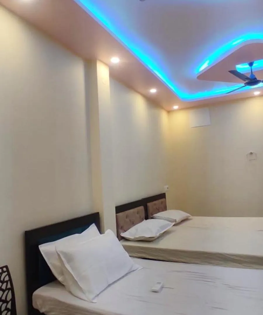 Hotel Shree Balaji Homestay Near Ram Nagar Road - Dashashwamedh Ghat- Kashi Vishwanath Temple - Fully Air Conditioned Homestay Βαρανάσι