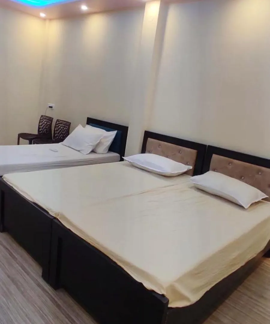 Hotel Shree Balaji Homestay Near Ram Nagar Road - Dashashwamedh Ghat- Kashi Vishwanath Temple - Fully Air Conditioned Homestay Βαρανάσι