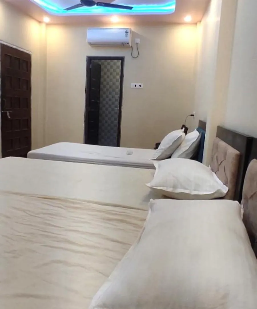 Hotel Shree Balaji Homestay Near Ram Nagar Road - Dashashwamedh Ghat- Kashi Vishwanath Temple - Fully Air Conditioned Homestay Βαρανάσι