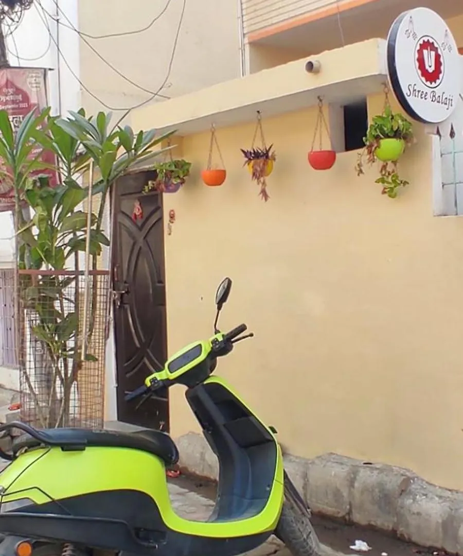 Hotel Shree Balaji Homestay Near Ram Nagar Road - Dashashwamedh Ghat- Kashi Vishwanath Temple - Fully Air Conditioned Homestay Benares
