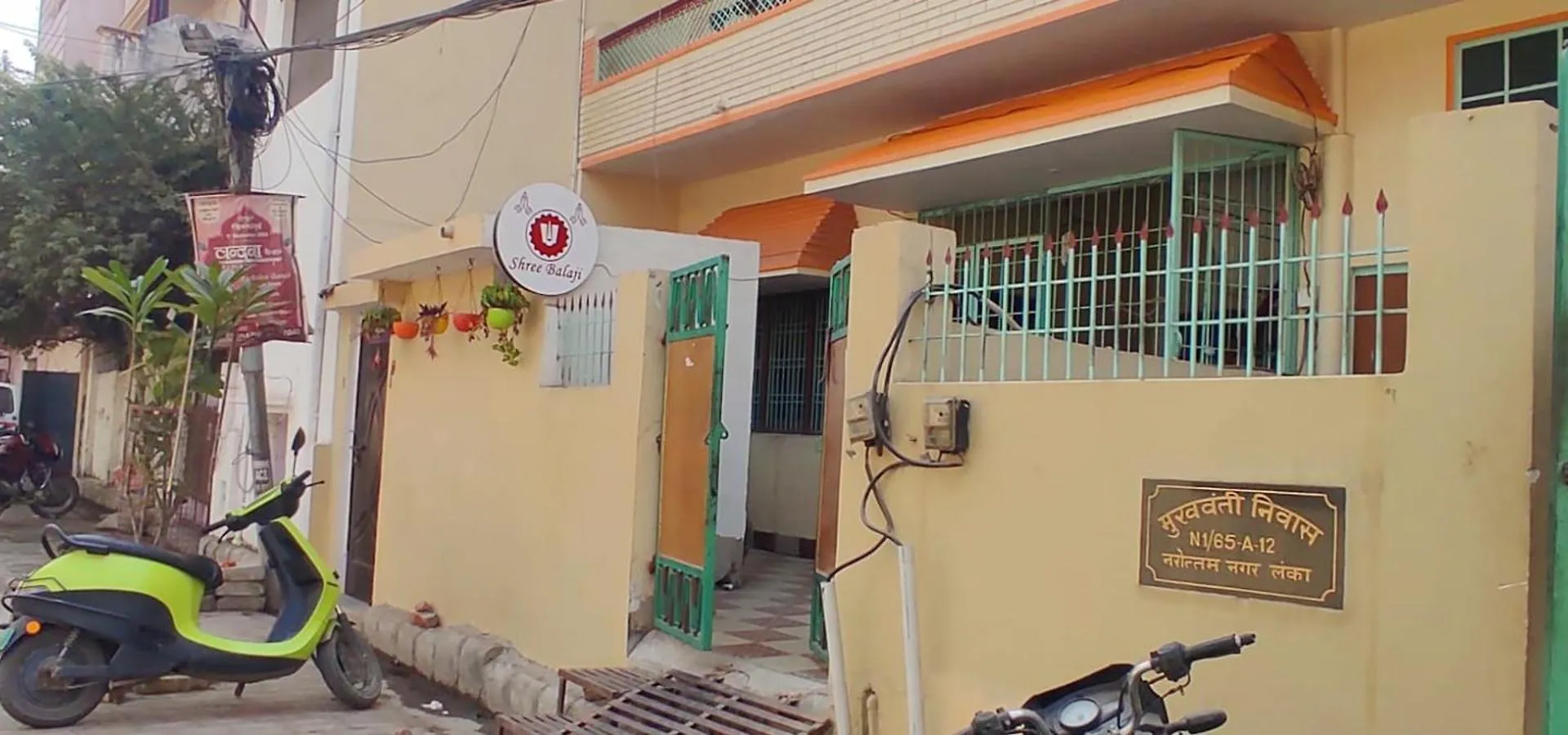 Hotel Shree Balaji Homestay Near Ram Nagar Road - Dashashwamedh Ghat- Kashi Vishwanath Temple - Fully Air Conditioned Homestay Benares